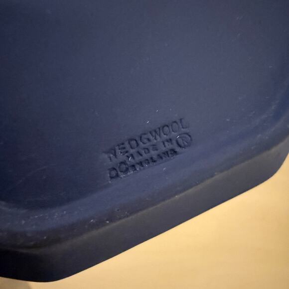 Vintage Wedgwood Dark Blue Jasperware Trinket Dish Octagonal Neoclassical Relief - Picture 5 of 5